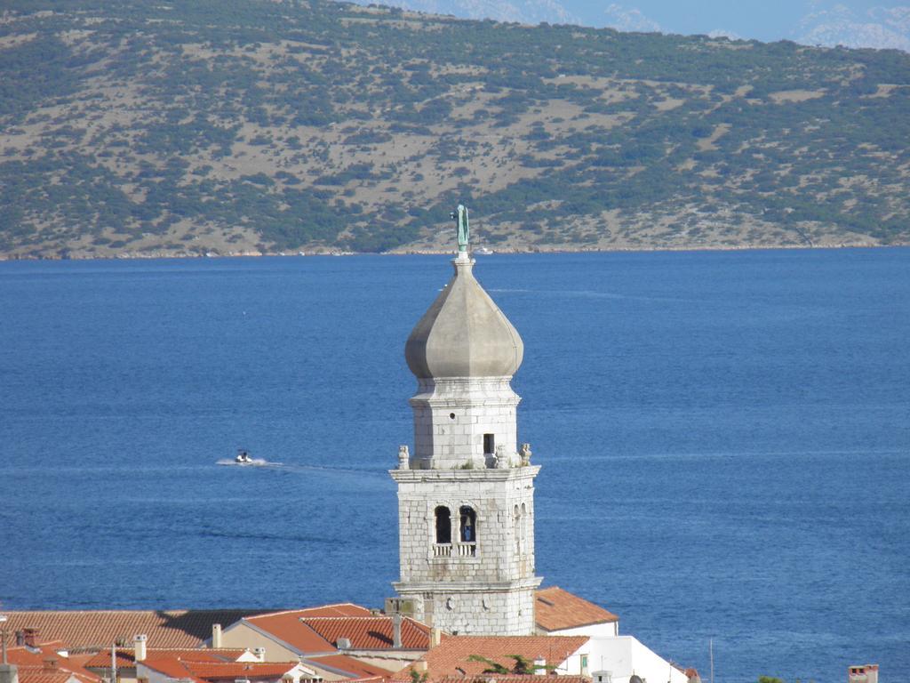 Studio Apartments Maslinik Krk Town Luaran gambar