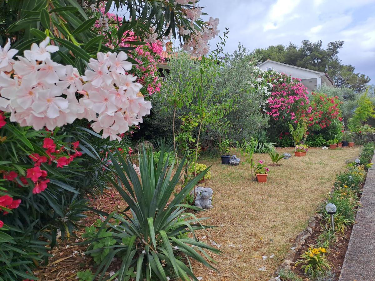 Studio Apartments Maslinik Krk Town Luaran gambar