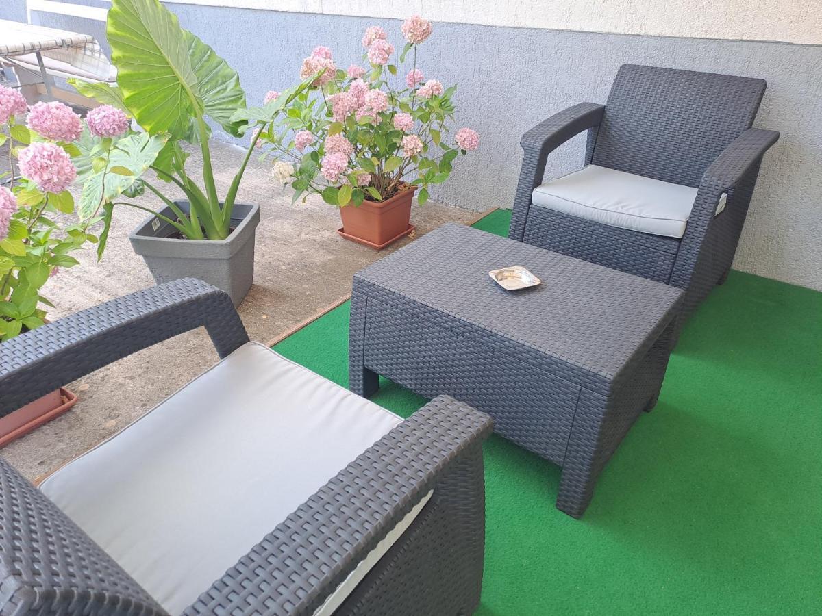 Studio Apartments Maslinik Krk Town Luaran gambar