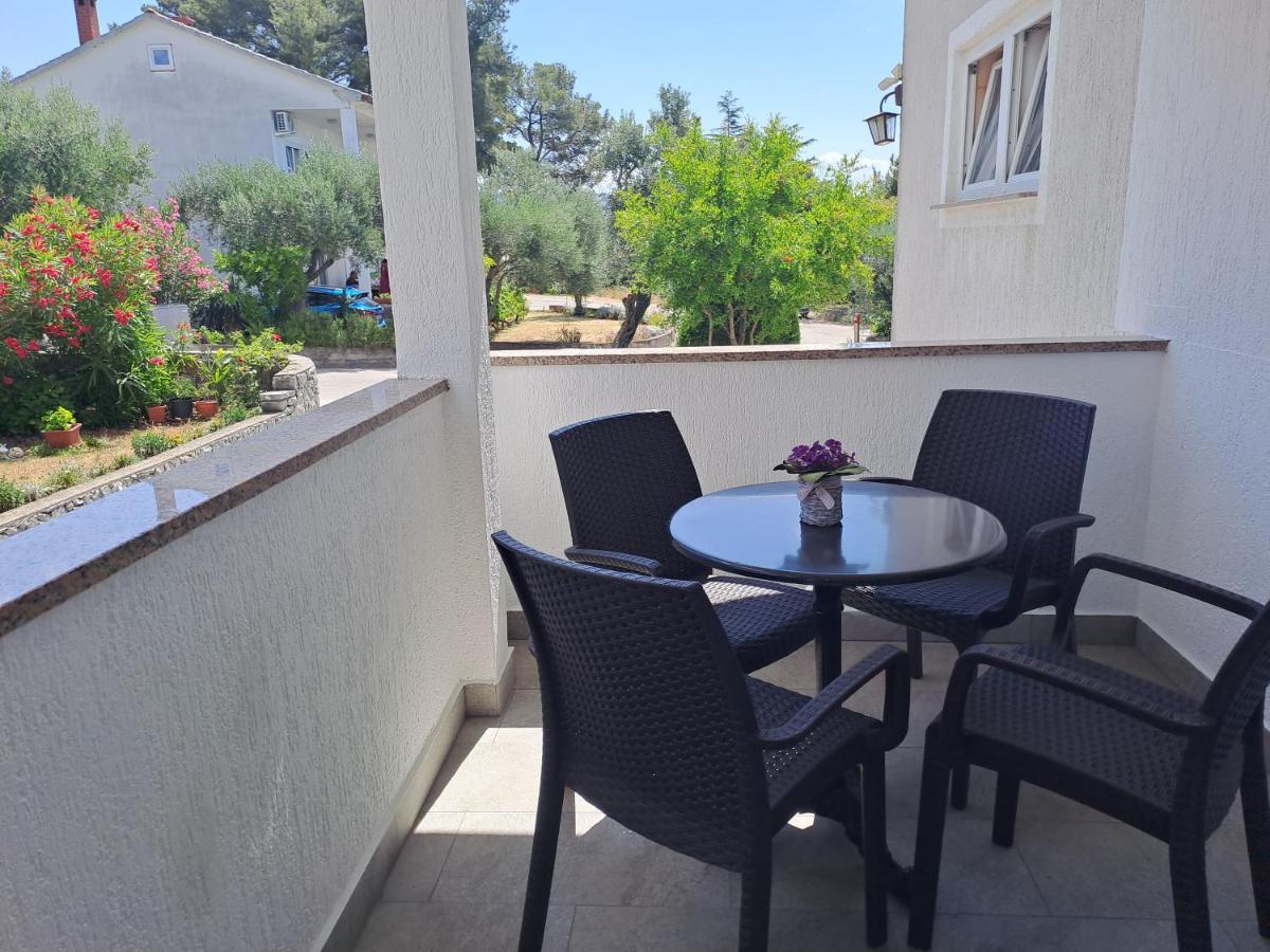 Studio Apartments Maslinik Krk Town Luaran gambar