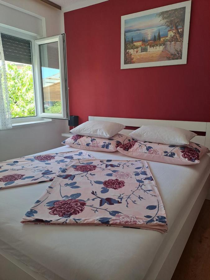 Studio Apartments Maslinik Krk Town Luaran gambar