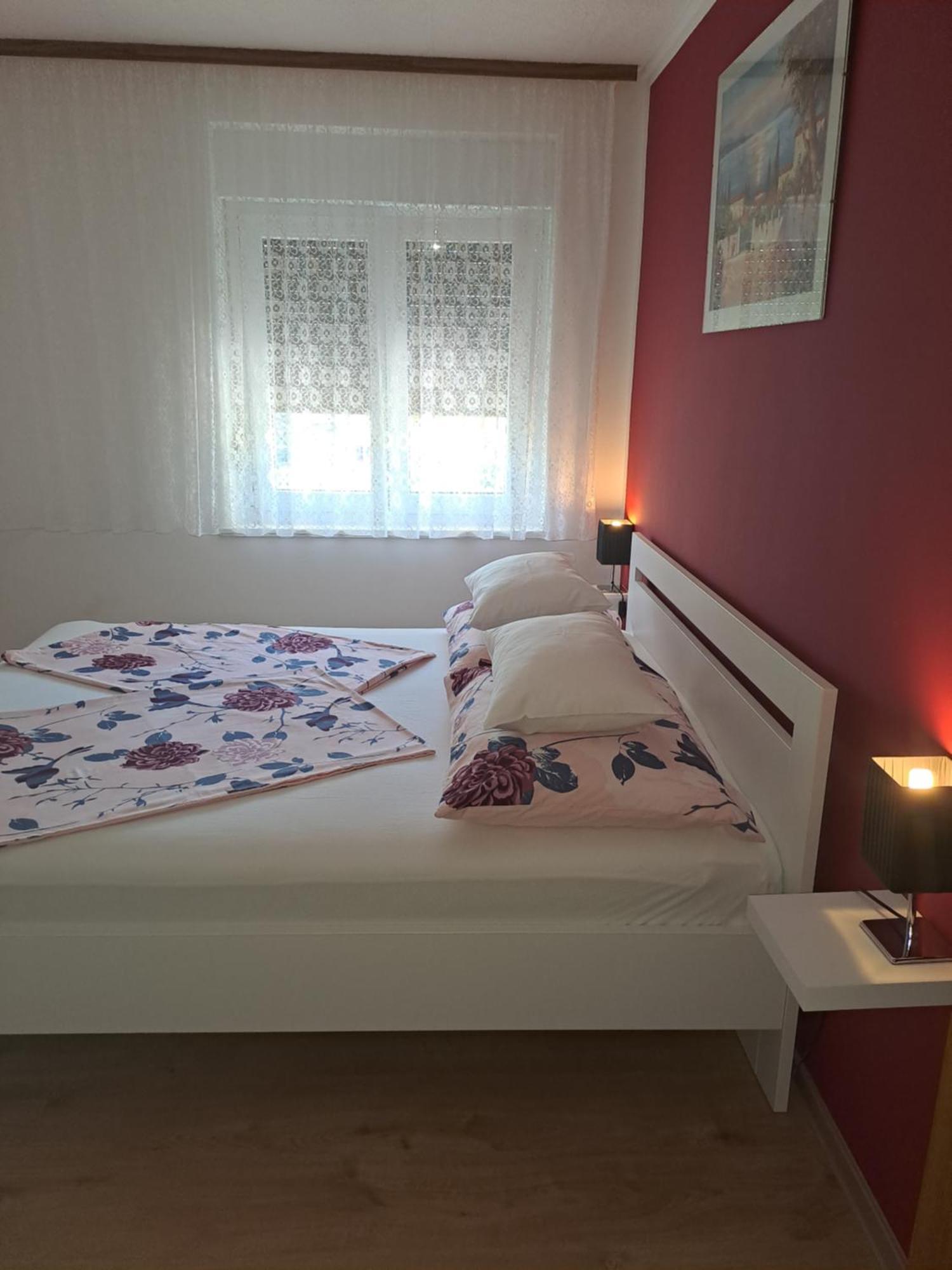 Studio Apartments Maslinik Krk Town Luaran gambar