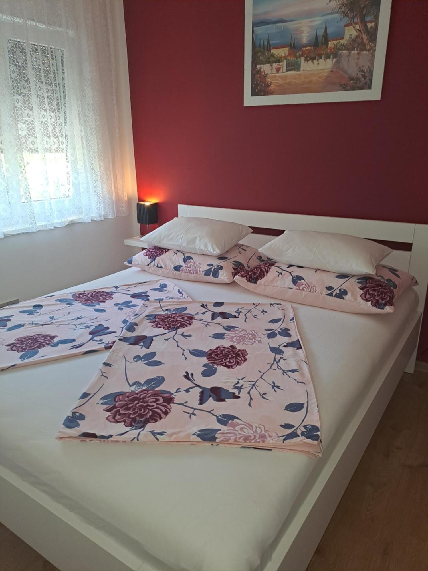 Studio Apartments Maslinik Krk Town Luaran gambar