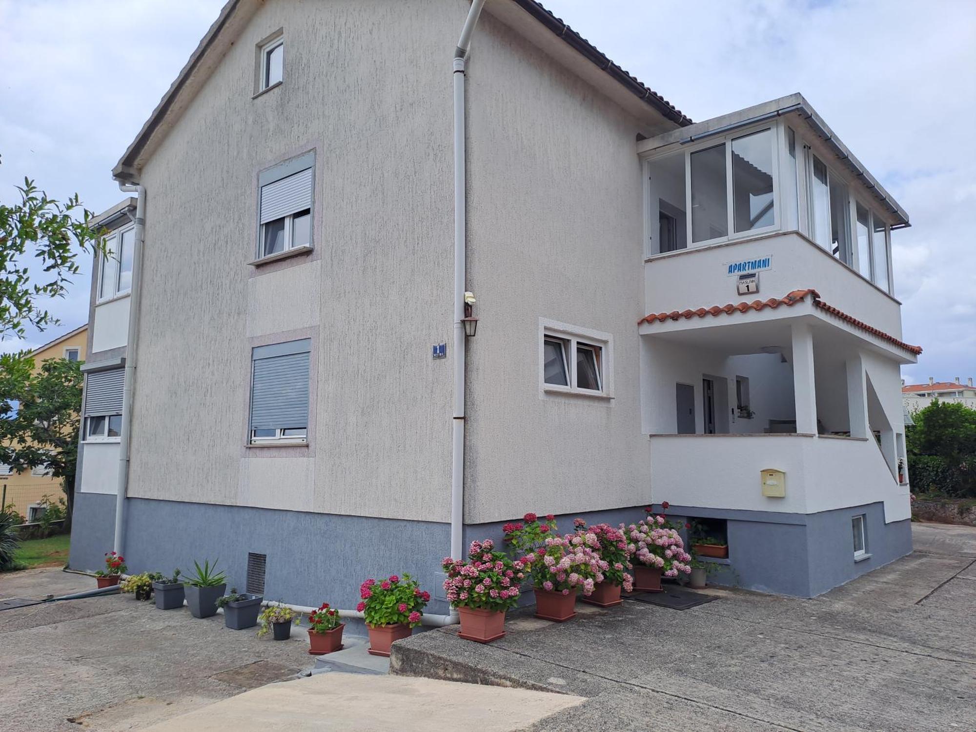 Studio Apartments Maslinik Krk Town Luaran gambar
