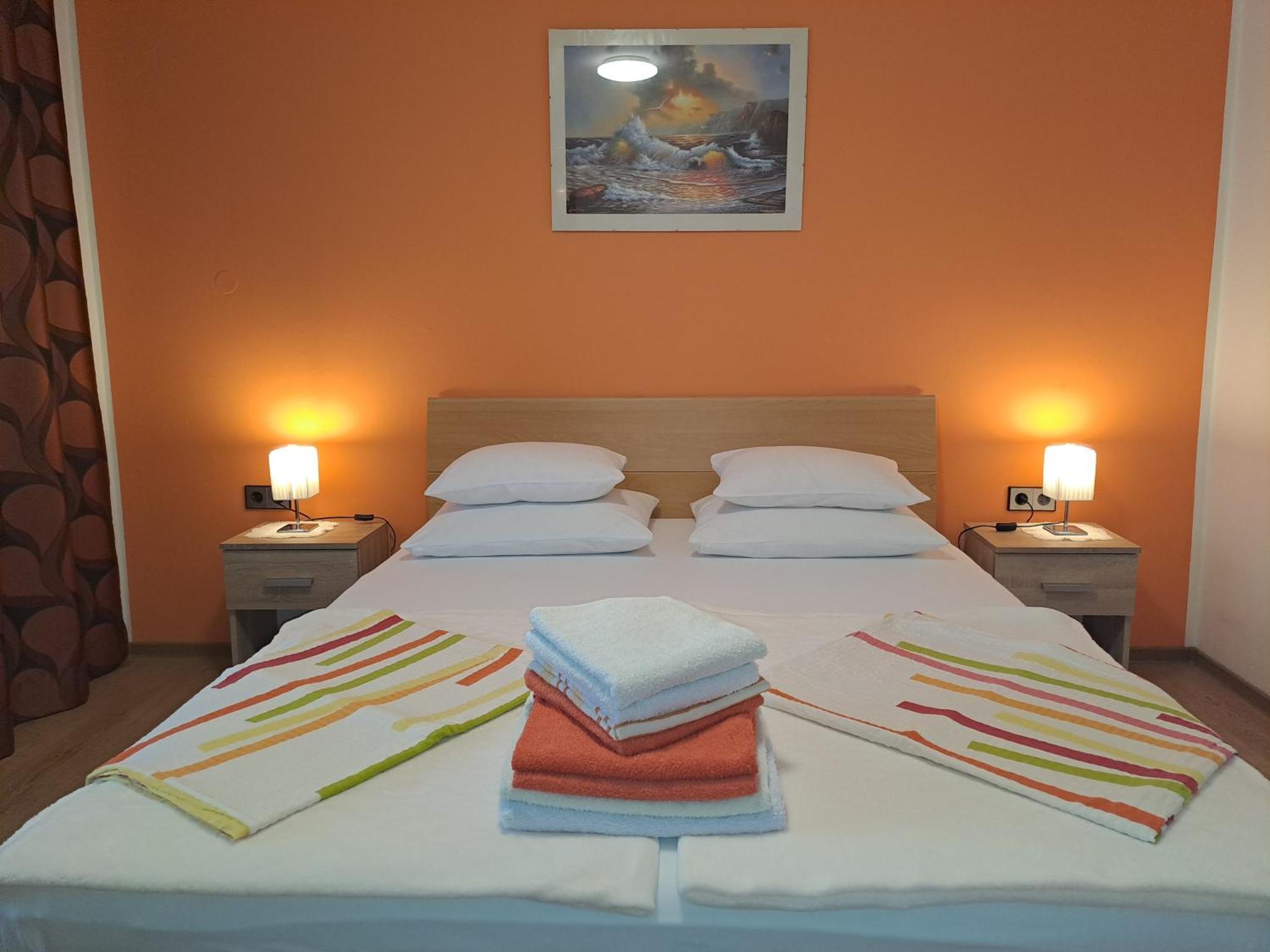 Studio Apartments Maslinik Krk Town Bilik gambar