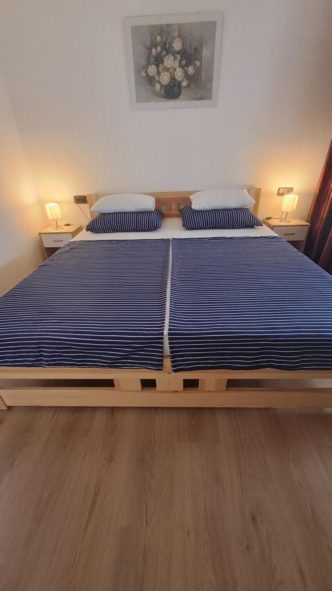 Studio Apartments Maslinik Krk Town Luaran gambar