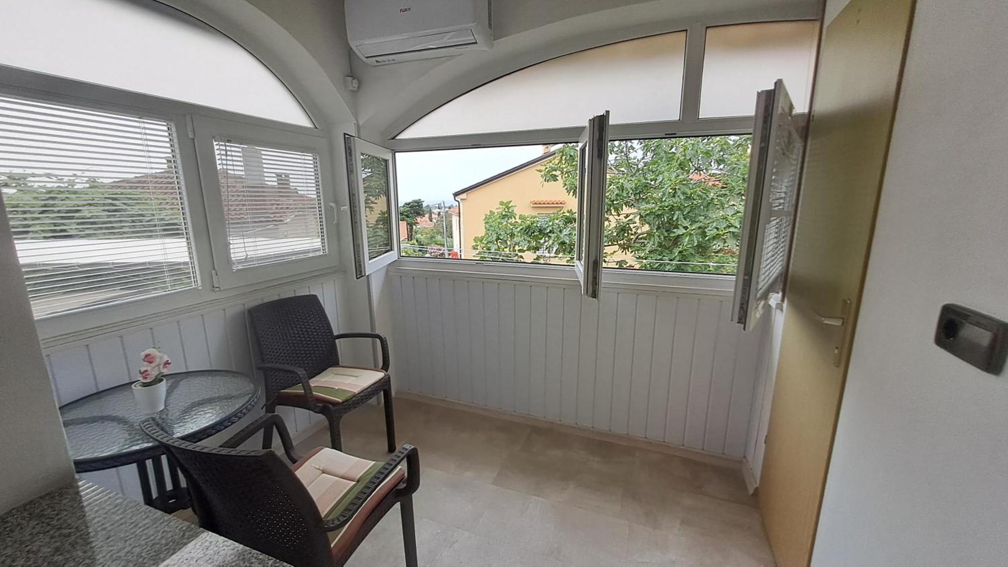Studio Apartments Maslinik Krk Town Luaran gambar
